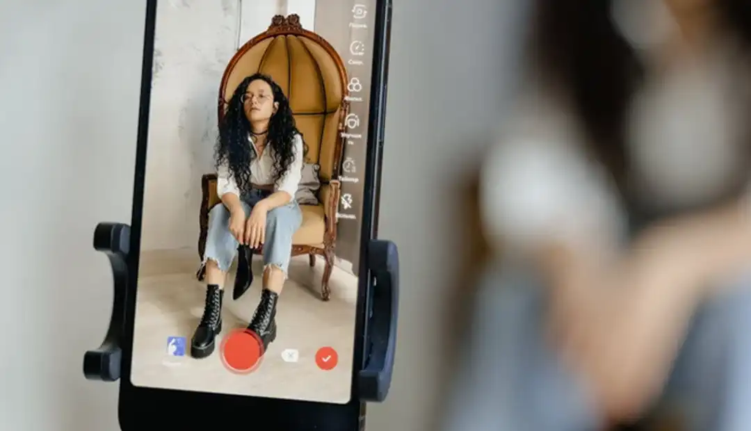 microinfluencer grabando contenido